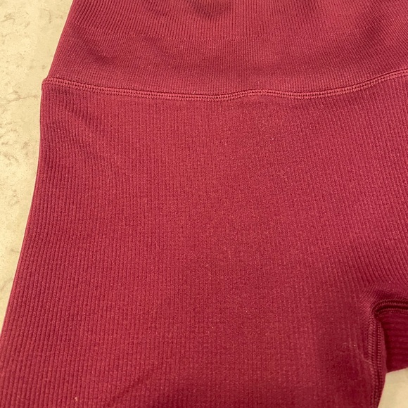 Victoria’s Secret Ribbed Seamless Maroon Legging - Picture 4 of 5